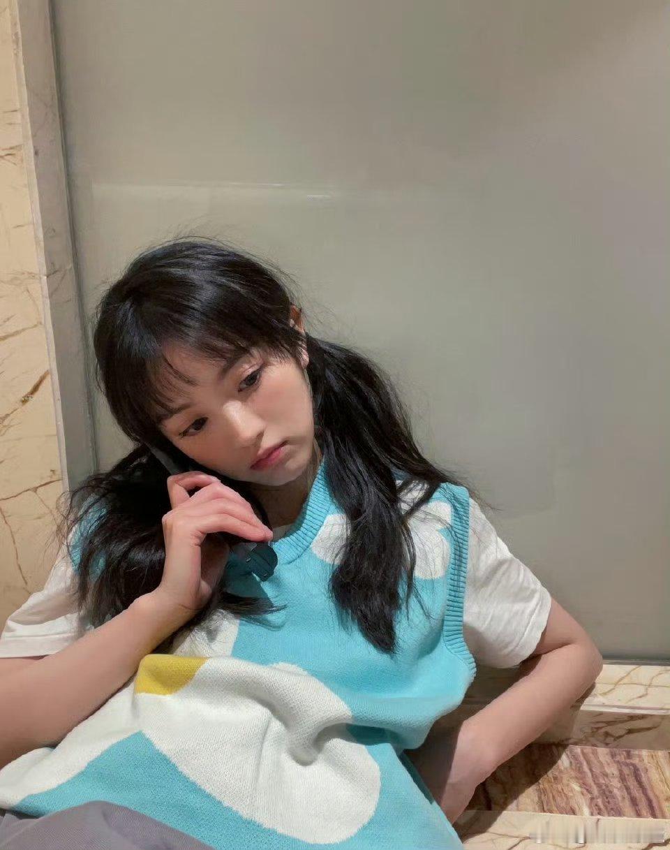 田曦薇双马尾营业小田就这个反差萌啊！