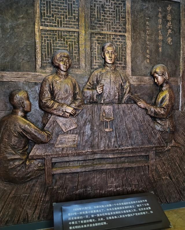 1949年，毛人凤下令枪毙地下党朱君友，朱君友觉得没命了，就把自己的衣服都送了人