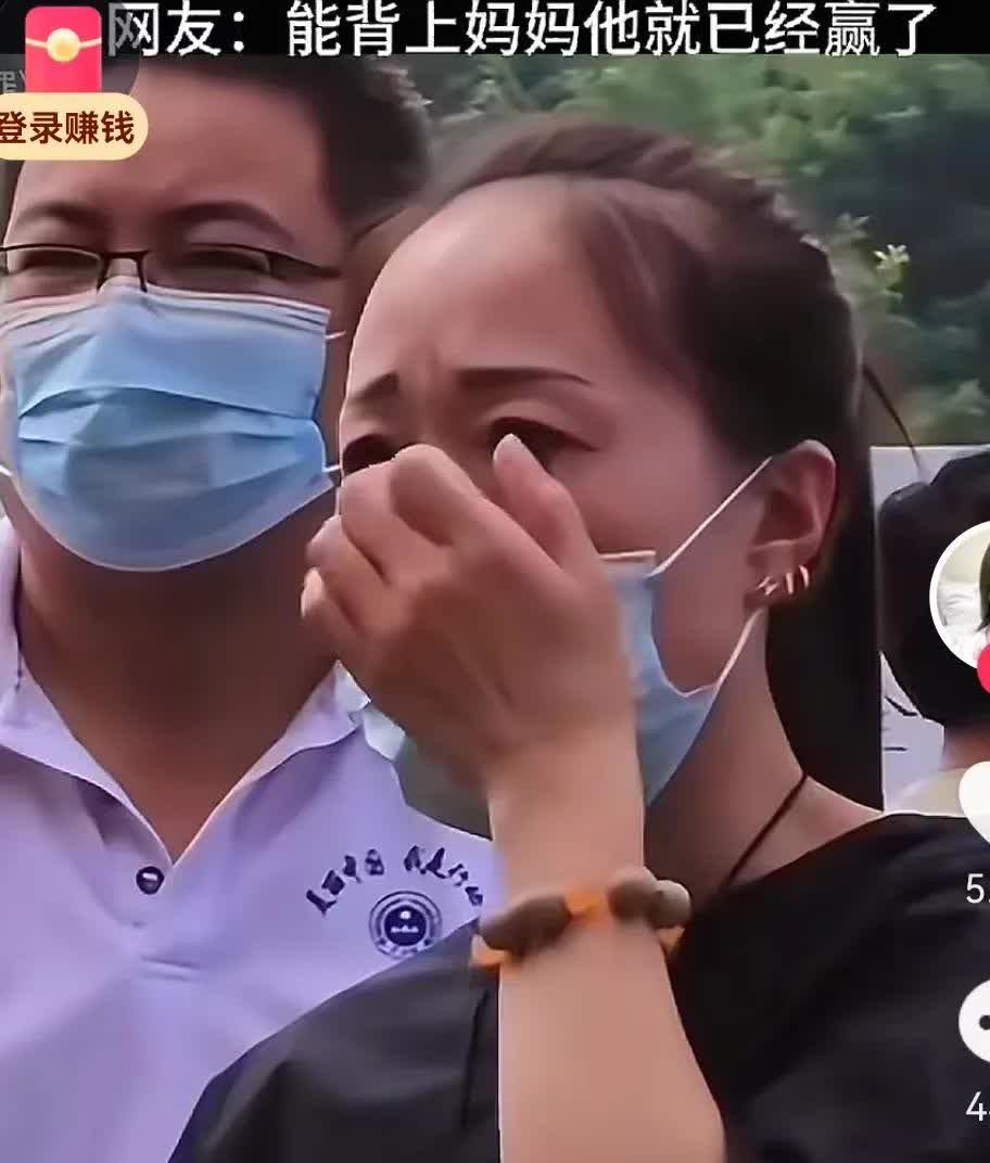 泪崩了，一部手机竟然"夺去"母子俩的性命……谁也没想到，一部手机竟
