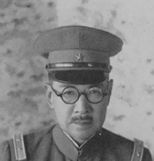 1946年，对南京30万民众犯下滔天罪行的谷寿夫，被引渡回中国受审。谁知，刚进监