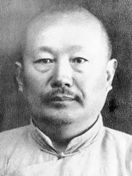 1928年，蒋介石急令范石生逮捕朱德，范石生却当着朱德、陈毅的面，把告密者丁煦击
