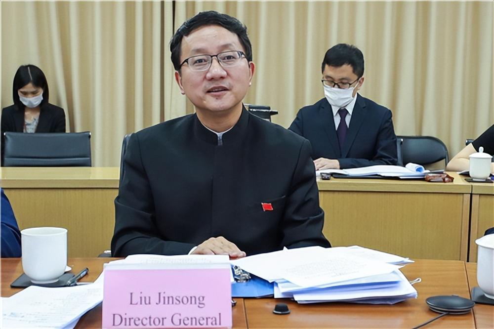 澳大利亚最近因为一条人事传闻破防了。澳媒疯传中国将派一位“硬核”外交官接任驻澳