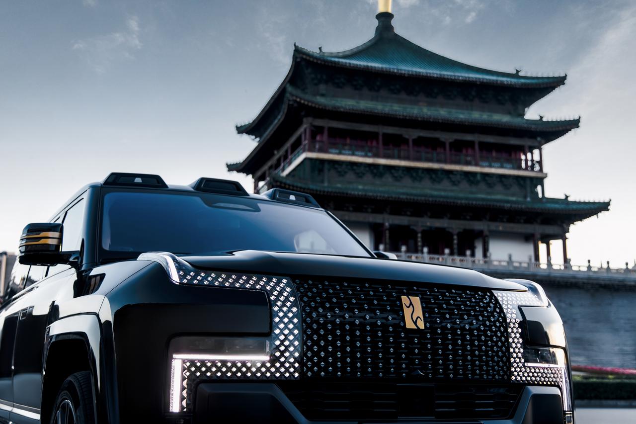 仰望牛不牛！2023年，比亚迪仰望卖了2001台2024年，比亚迪仰望卖了7