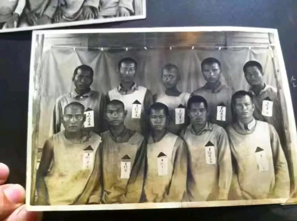 照片中是淞沪抗战中被鬼子俘虏的中国士兵老照片，每个人都有姓名，向烈士致敬！据说被
