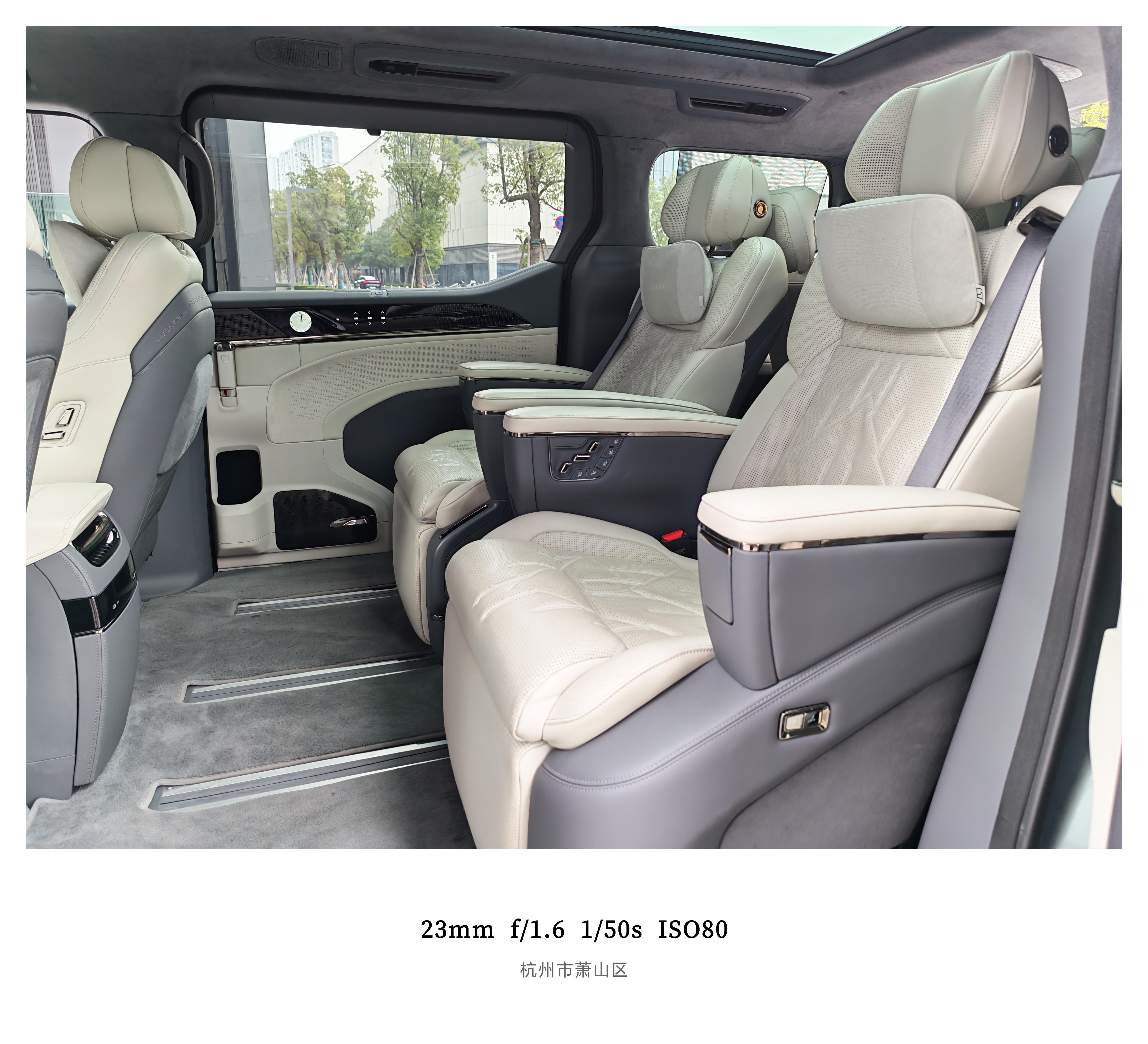 今年自驾回家的搭子是极氪009果然家庭用车终极选择还得是MPV这空间一家七口出门