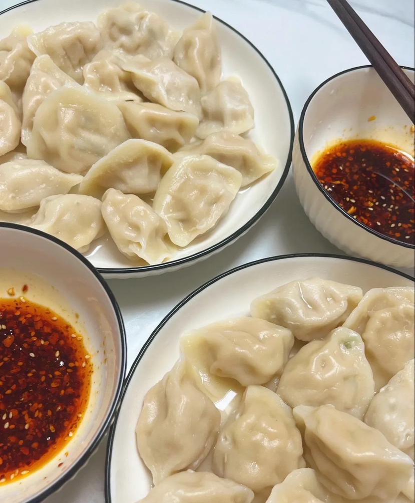 我家楼下有一家山东水饺，经询问是一对山东夫妇，做的饺子味道还行，价格也不算贵，但