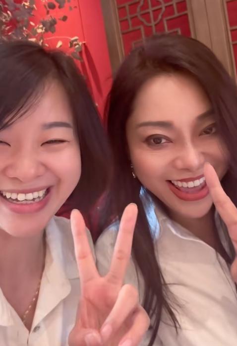 张雪口中的“最美老板娘”到底什么来头？这两天，“最美老板娘”应儿来到重庆，张