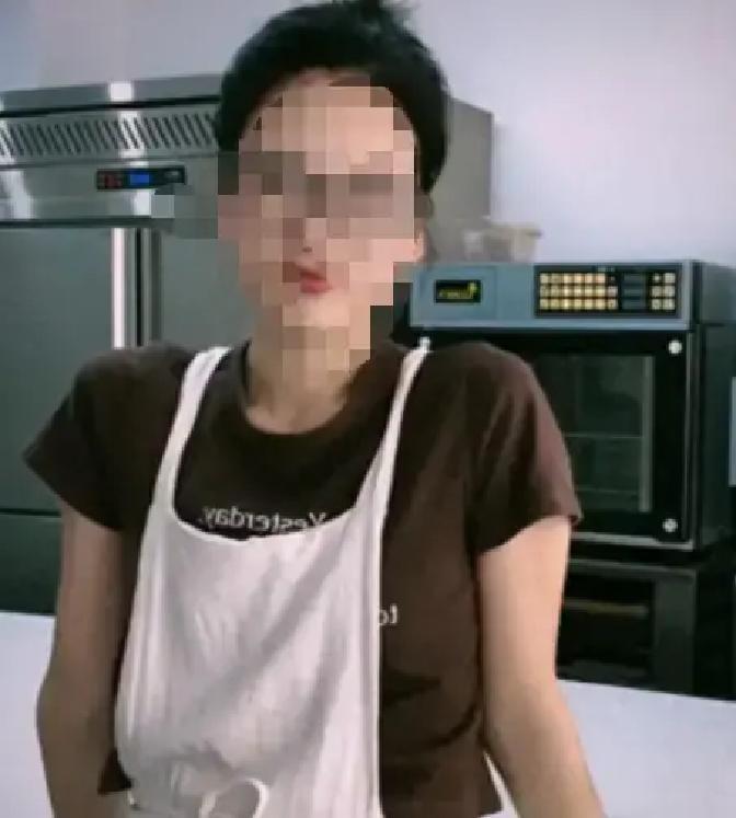 真离谱！江苏启东一位33岁的甜品店老板娘，出轨店内18岁暑假工。肆意放纵，高调挑衅家人网友，最后落得