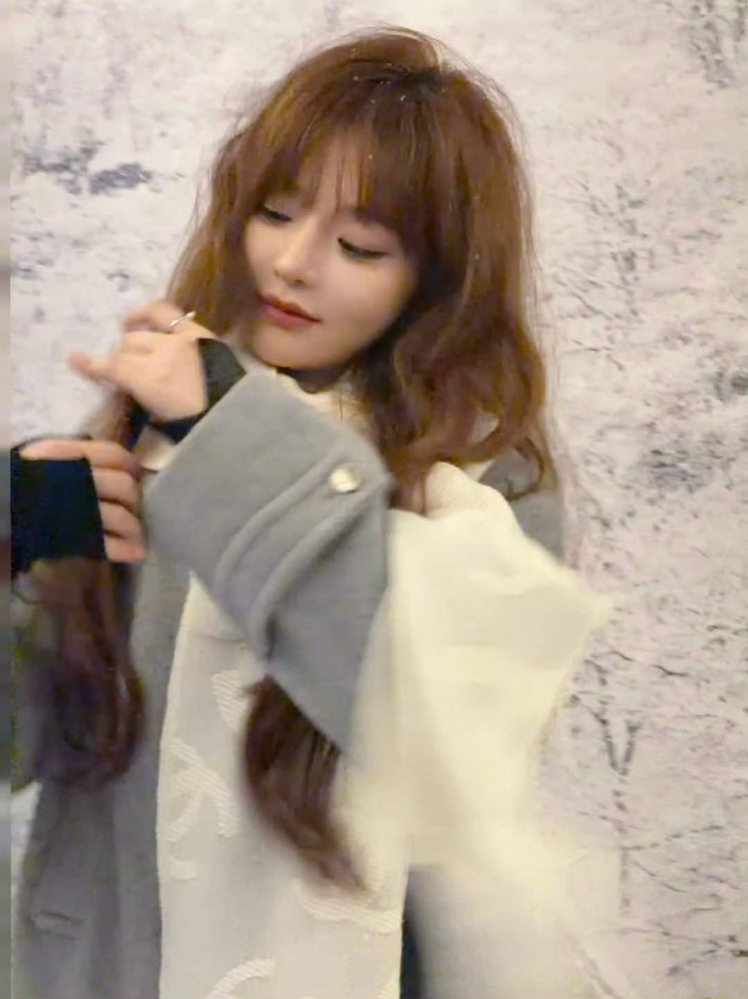 哇，下雪啦~黄霄雲～这个小雲儿咋这么萌啊！！记得多穿点照顾好自己🥺