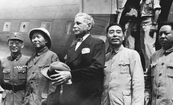 重庆谈判结束后，毛主席突然重病缠身，当时延安所有的医生都束手无策，斯大林得知后，