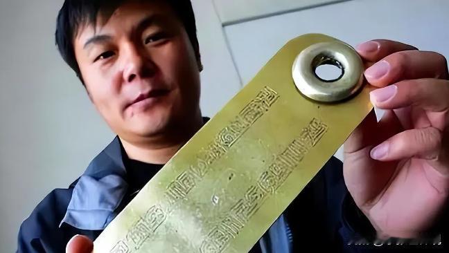 1999年，内蒙古一男子被债主追债，无路可逃时，突然想起父亲说过：有困难时，地窖