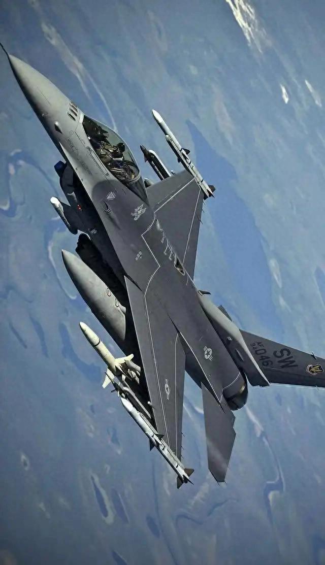 又被击落！世界第一军事强国的脸面碎了3月22日，俄军防空部队又干成了一件让西方