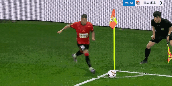 今晚罗二娃的角球破门绝是世界级。其左脚内旋，力道飘、弧度大、下沉快，从前点旋进门
