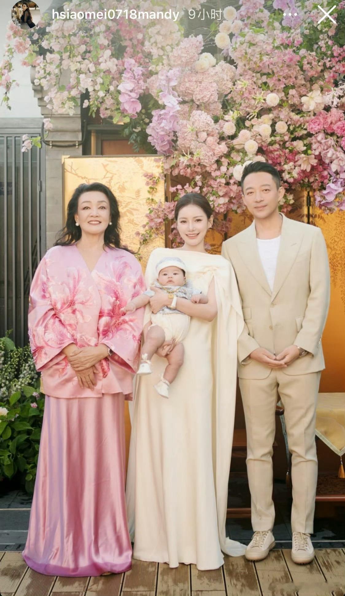 汪小菲同样和孩子老婆妈妈合照，看着就是不一样。