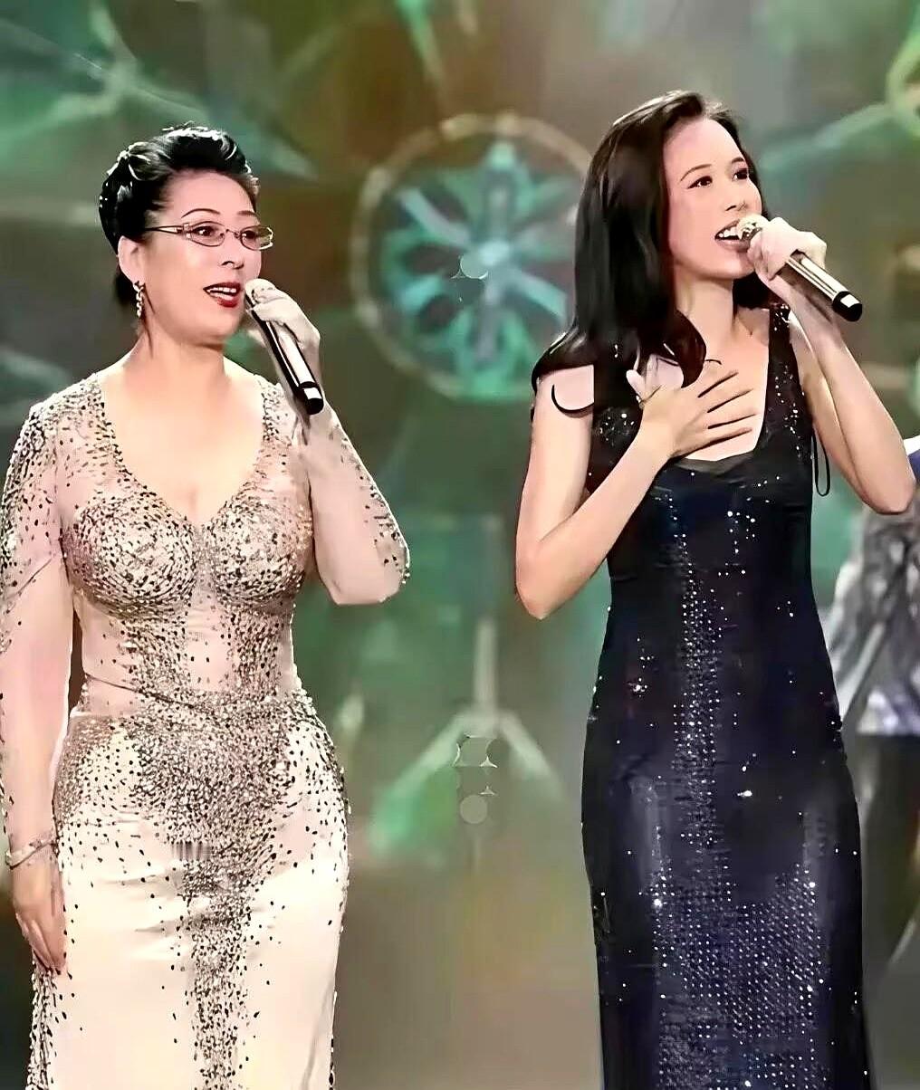 72岁的关牧村，这状态简直绝了！本以为给身材投保的莫文蔚就是全场焦点了，没想