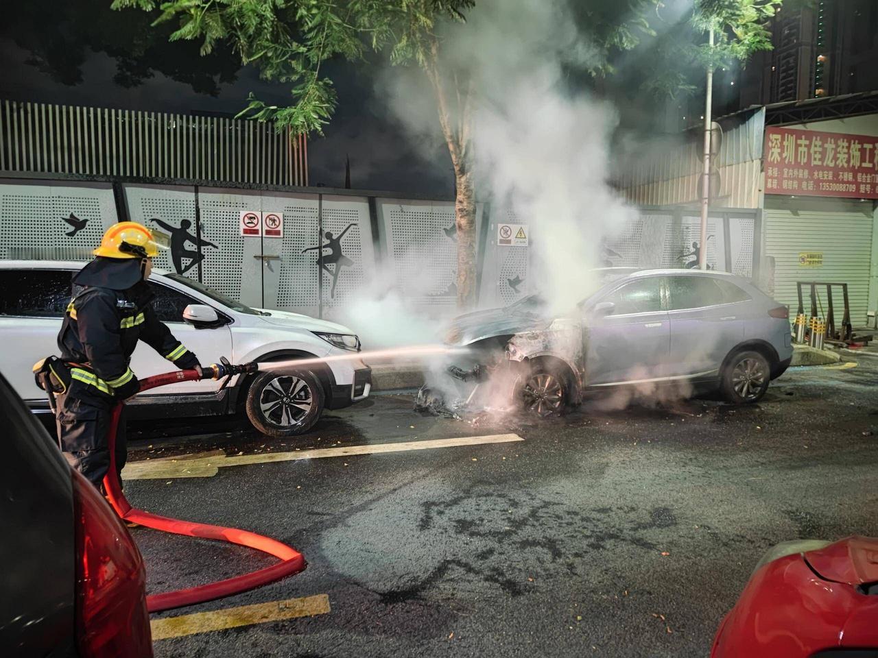 一场火烧得人心惶惶,感觉大家对新能源车的信任一下子倒退了十年。就前两天,上海