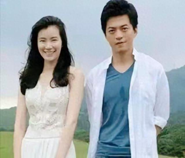 李健夫妇阿那亚被偶遇，平淡陪伴才最动人事业上，李健从水木年华出道，单飞之后