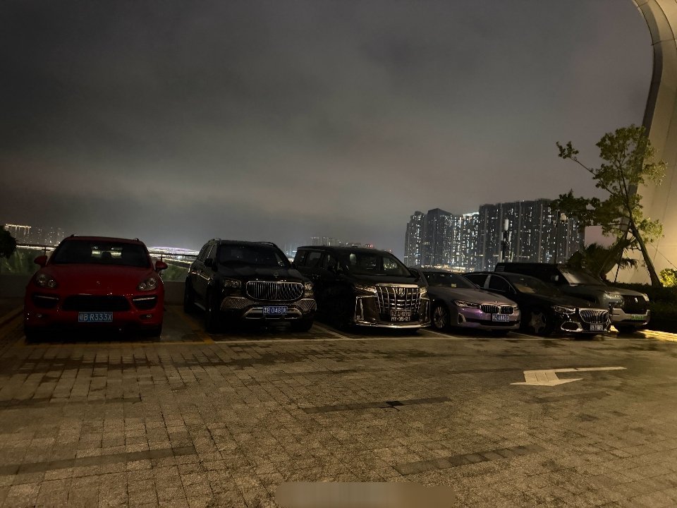 酒店门口的停的车，这是什么水平？？地点珠海。。