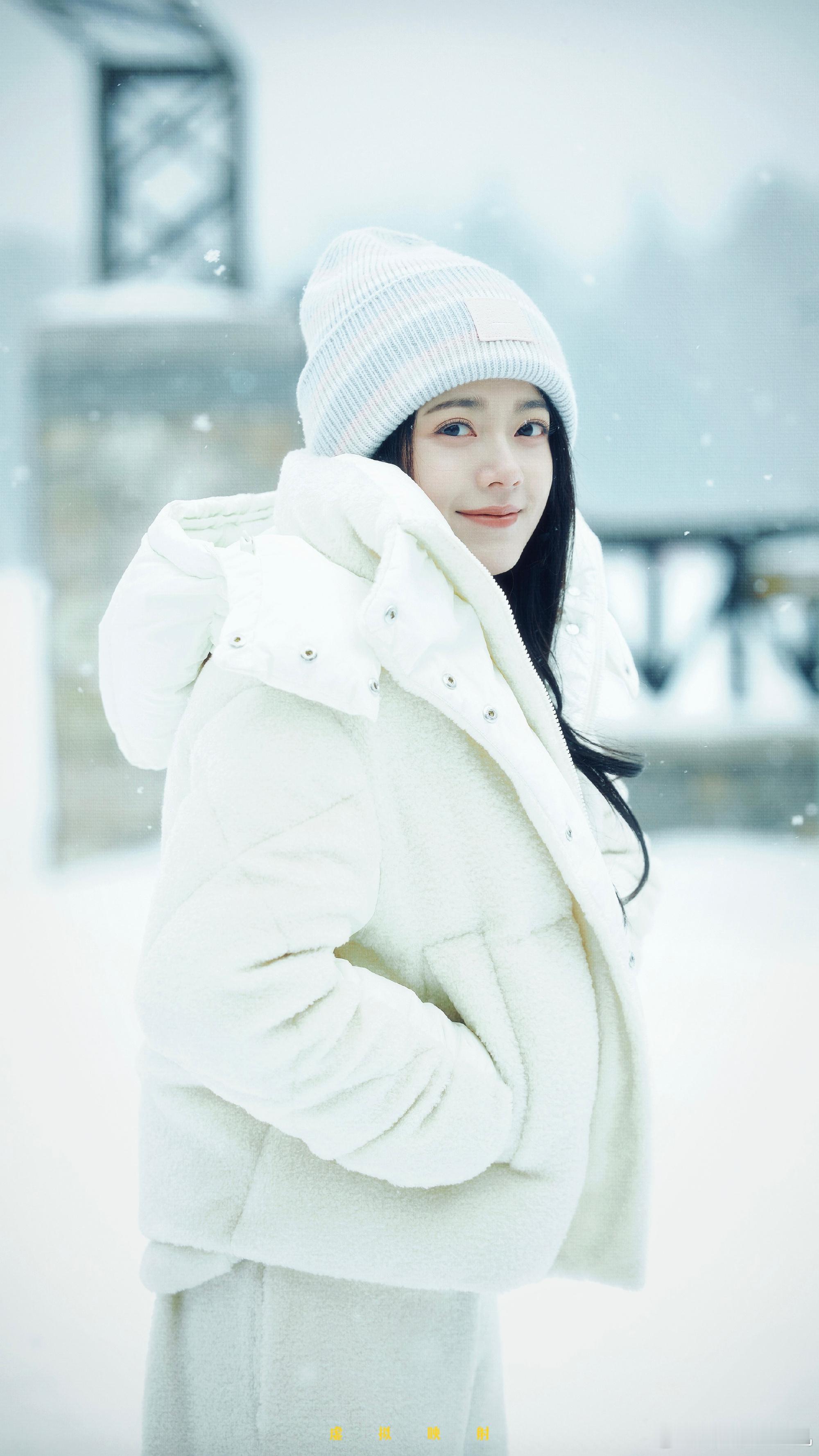 赵今麦草莓味雪媚娘软乎乎甜滋滋的赵今麦太戳审美了，像颗诱人的草莓味雪媚娘，说话