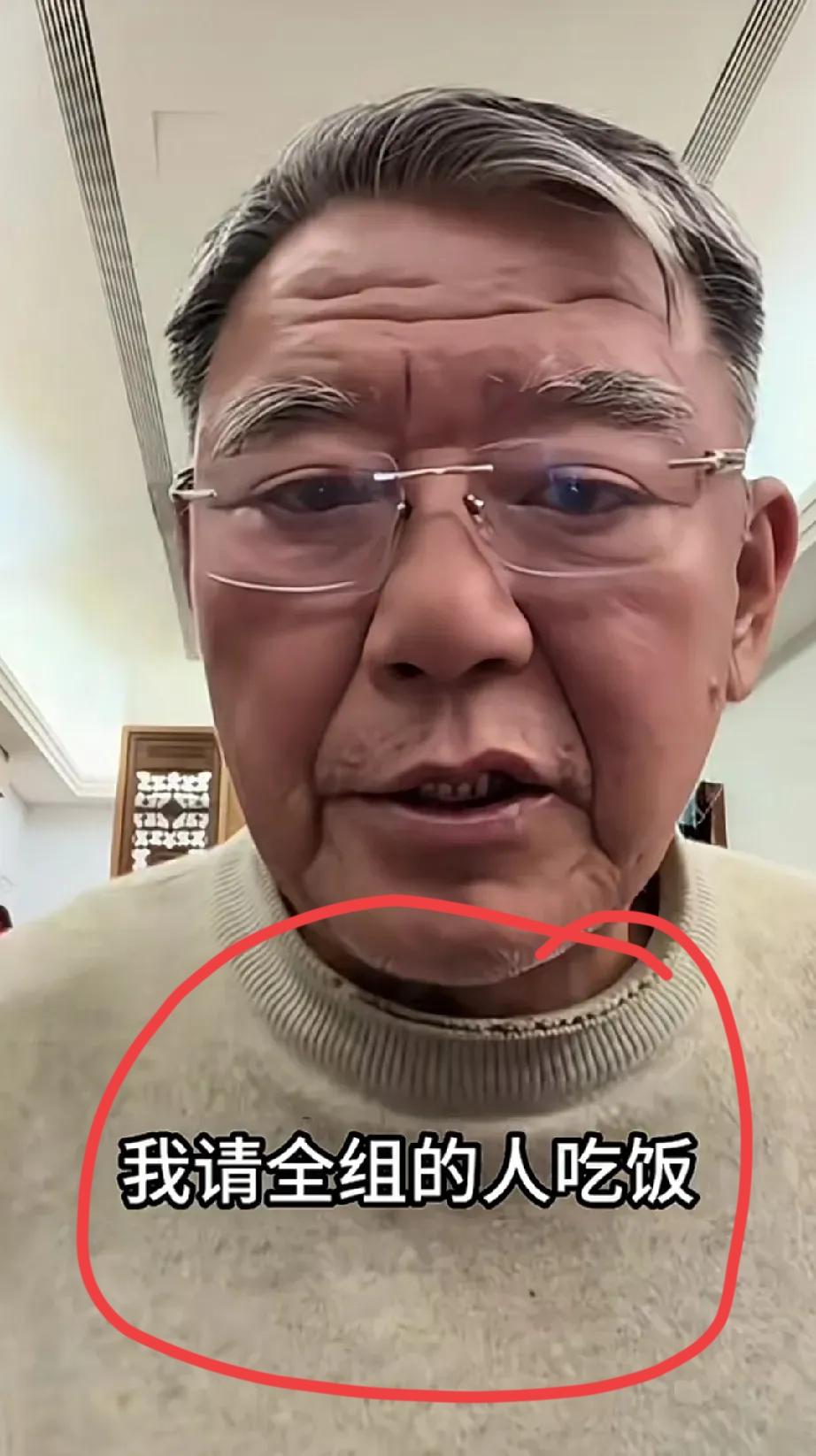 艺术家李立群说：有一次，拍戏快要杀青的时候，我跟老板讲，我说明天收工以后，我想请