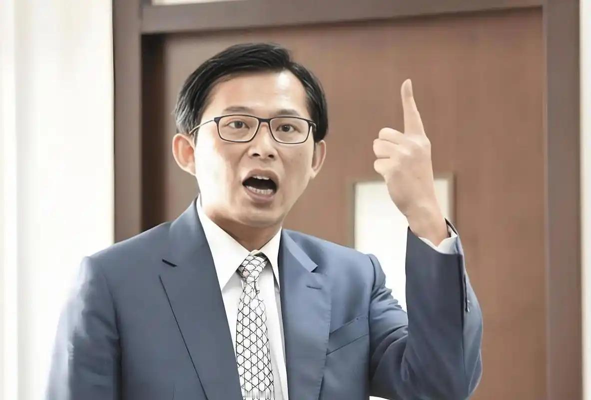 就在刚刚，台“民众党主席”黄国昌发表声明，5月31日，针对郑丽文推动修正
