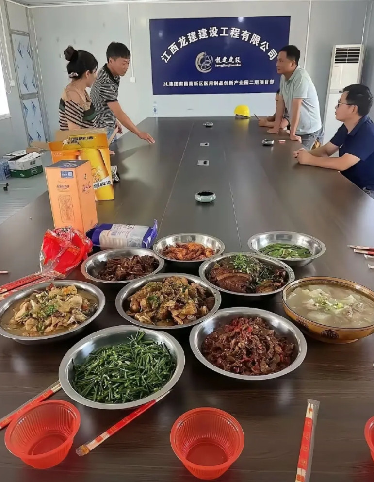 这是打发要饭呢，通通给我端走