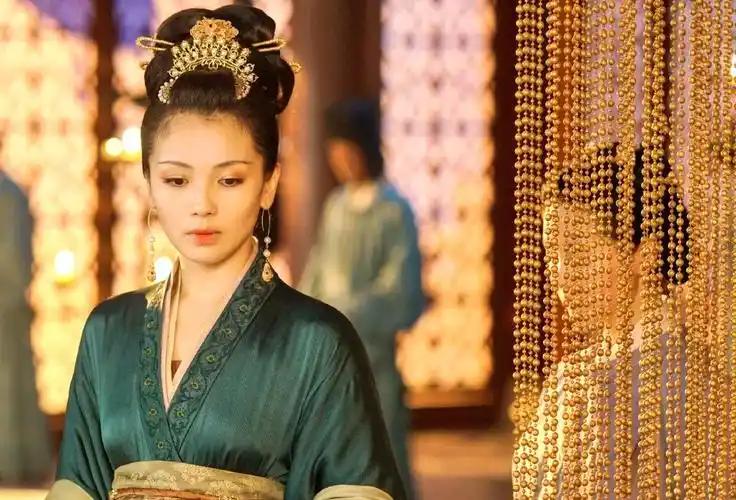 她骗了宋仁宗24年，开棺那天，他说：人言不可尽信公元1033年，24岁的宋仁宗赵