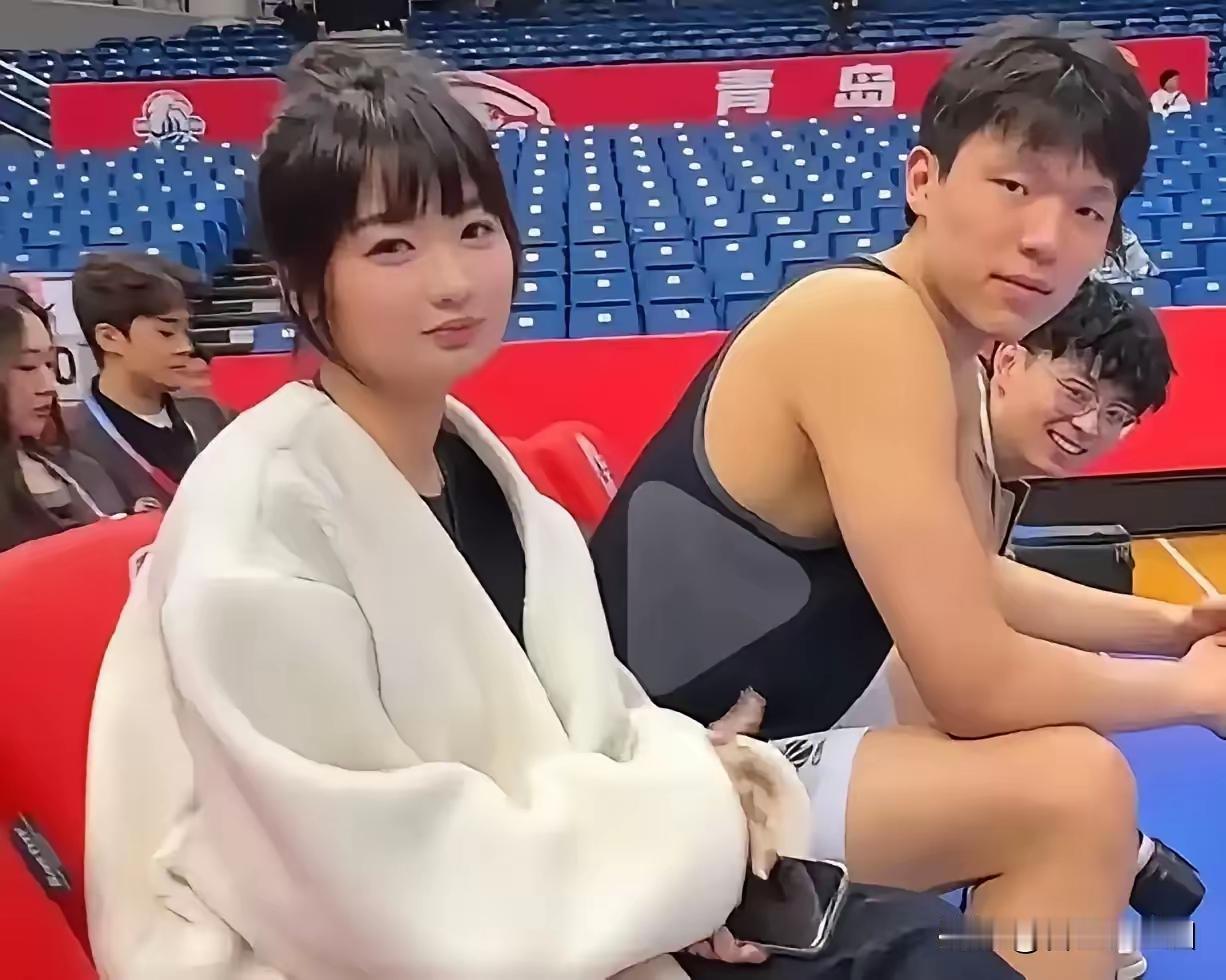 “1分哥”杨瀚森带着女友独自闯荡NBA,你认为他场均多少分是一个比较合理的期望值