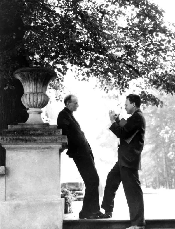 理查德·费曼与保罗·狄拉克是二十世纪最具代表性的理论物理学家，两人都以各自独特