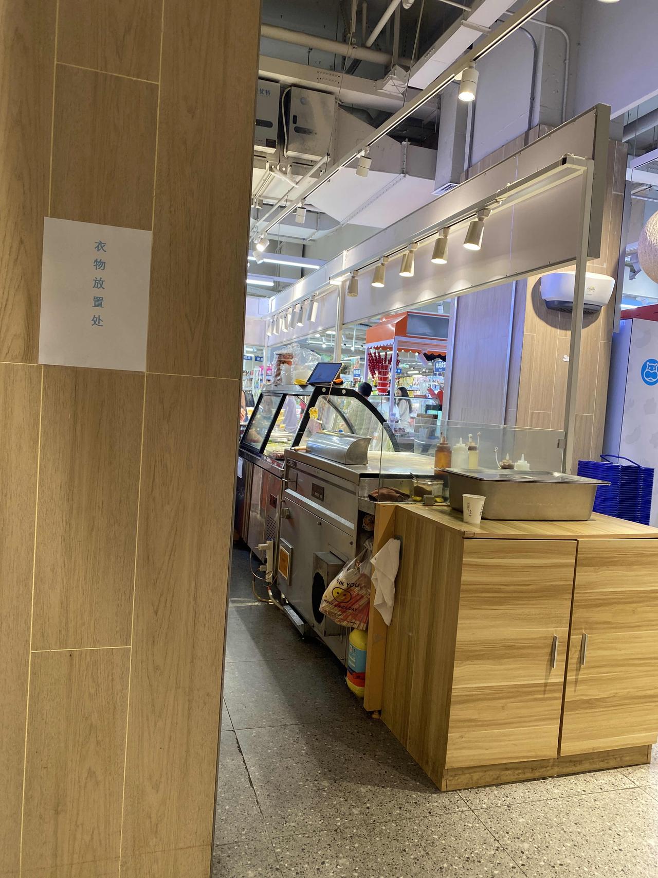 告诉你一个真相：人可以吃差点，穿路边摊衣服，也可以不修边幅，但一定要有社交的意