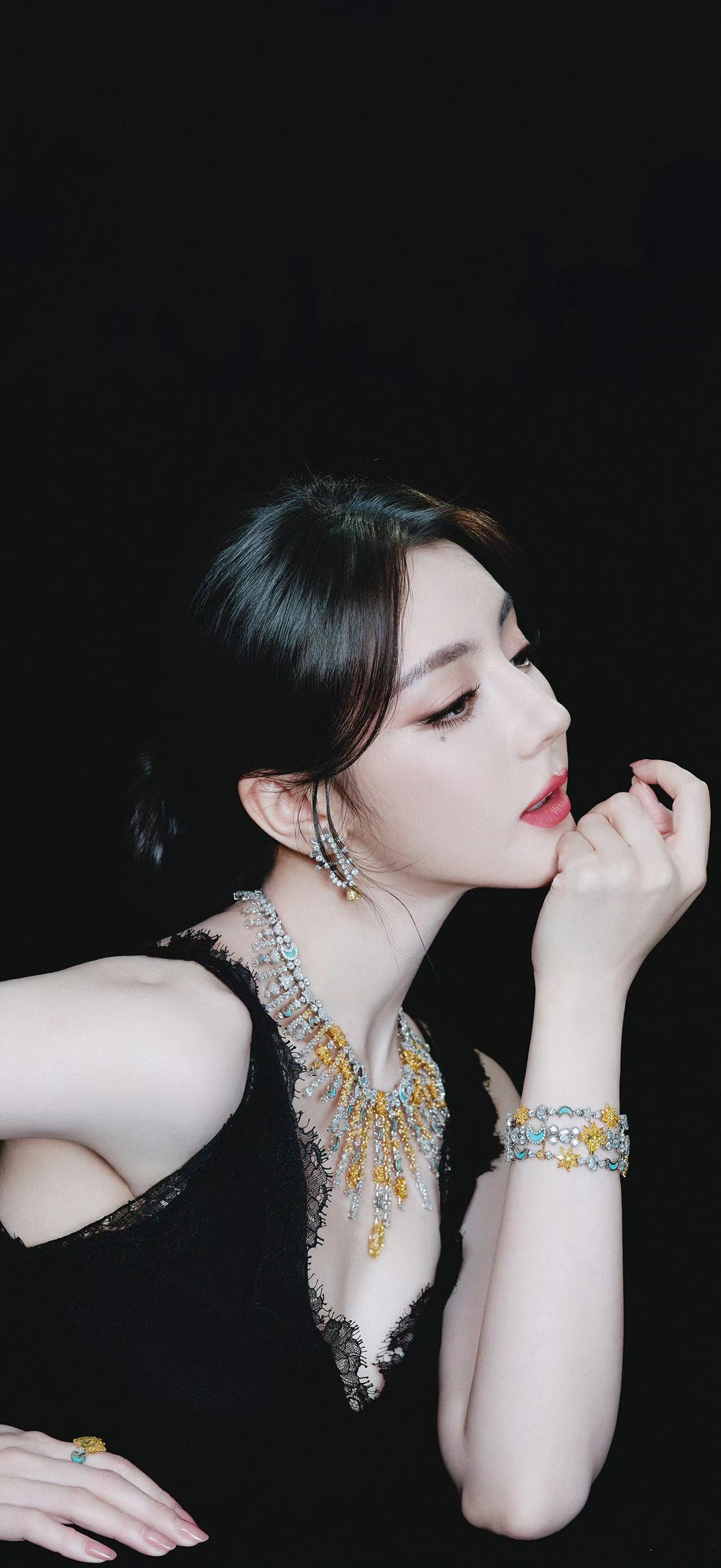 美女壁纸-第5996期-迪丽热巴