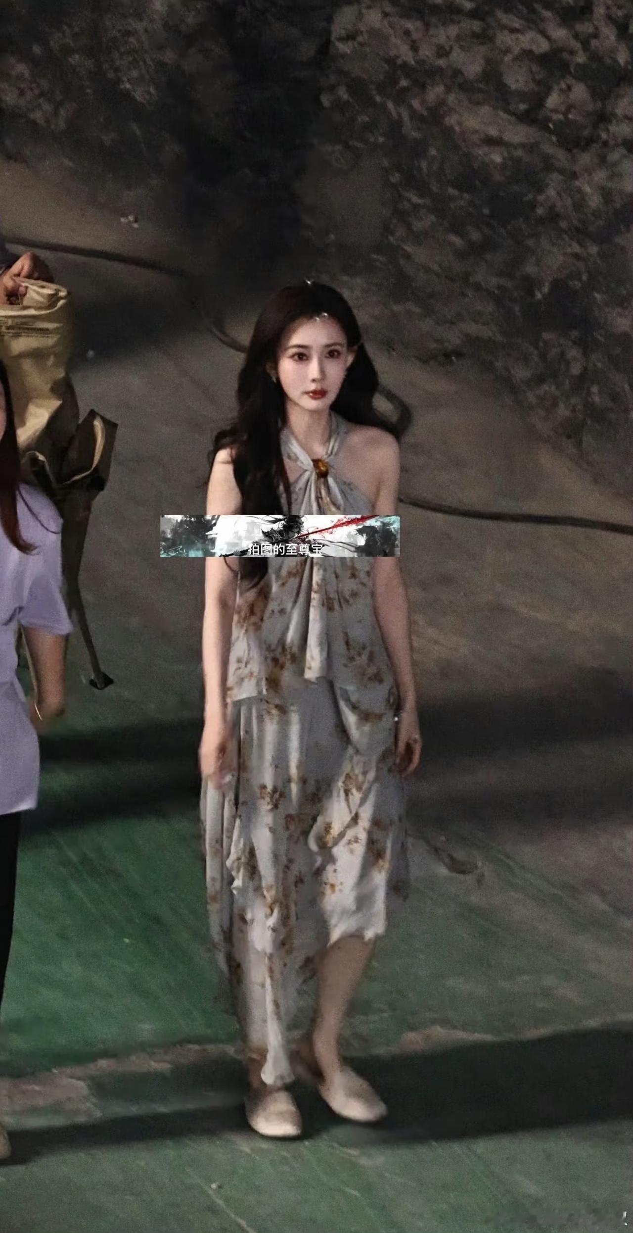 孟子义路透这小脸蛋真的是精致，我见犹怜啊孟子义公主级别孟子义身材超好
