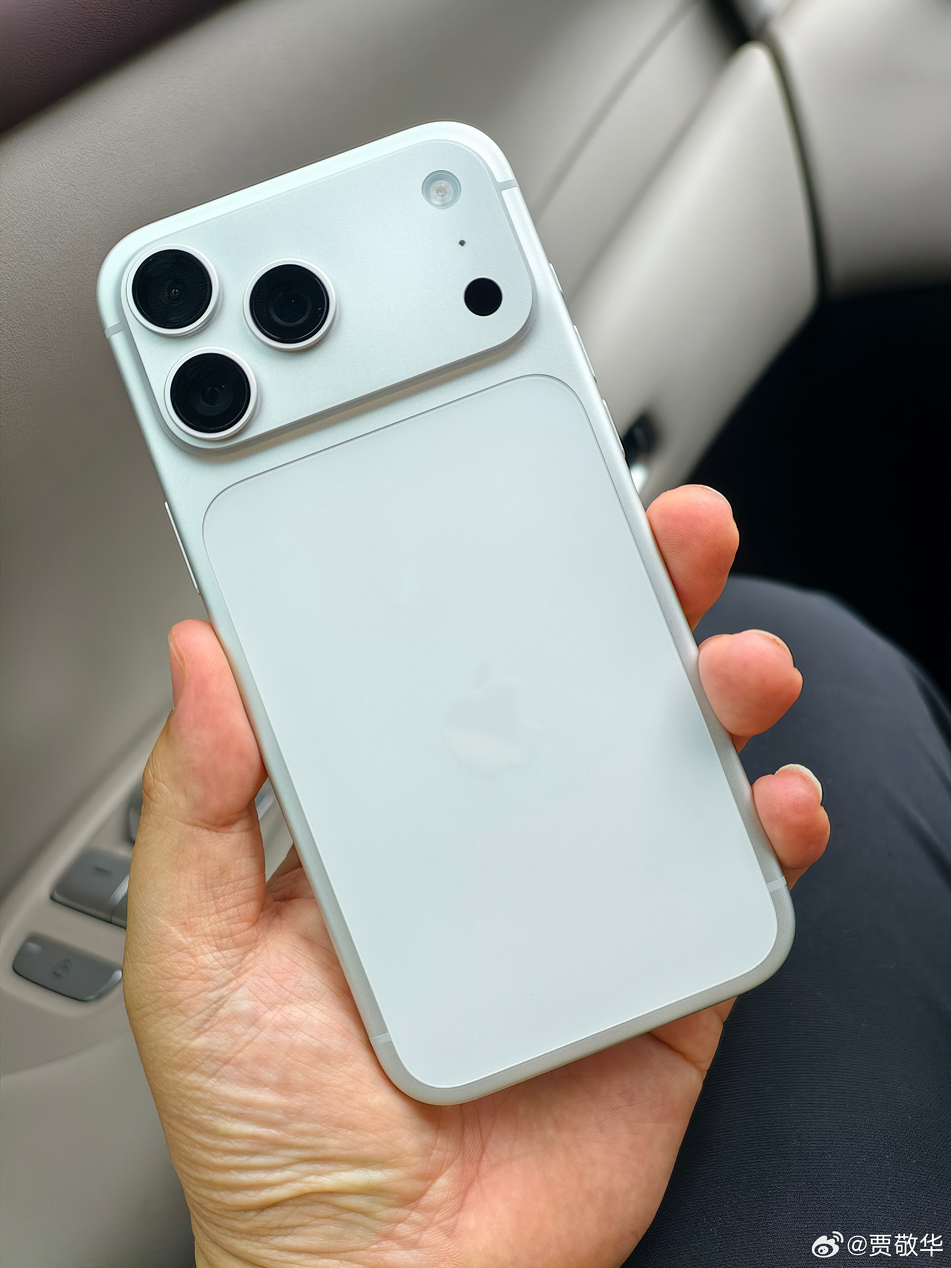 高、低速内存混用，这又是iPhone17Pro的一大硬伤。虽说平常感觉不出来，