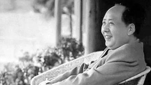 毛主席得知独腿老红军被连降四级,特批:他救过我,让他做厅长吧