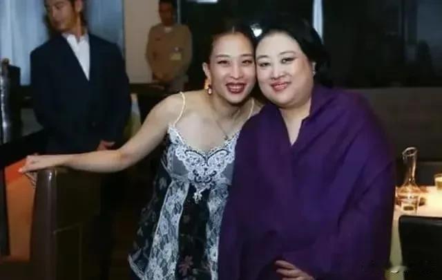 泰王这么多的女人，但是说到这些女人的颜值，很多人都说西拉米长得好看，但我觉得泰王