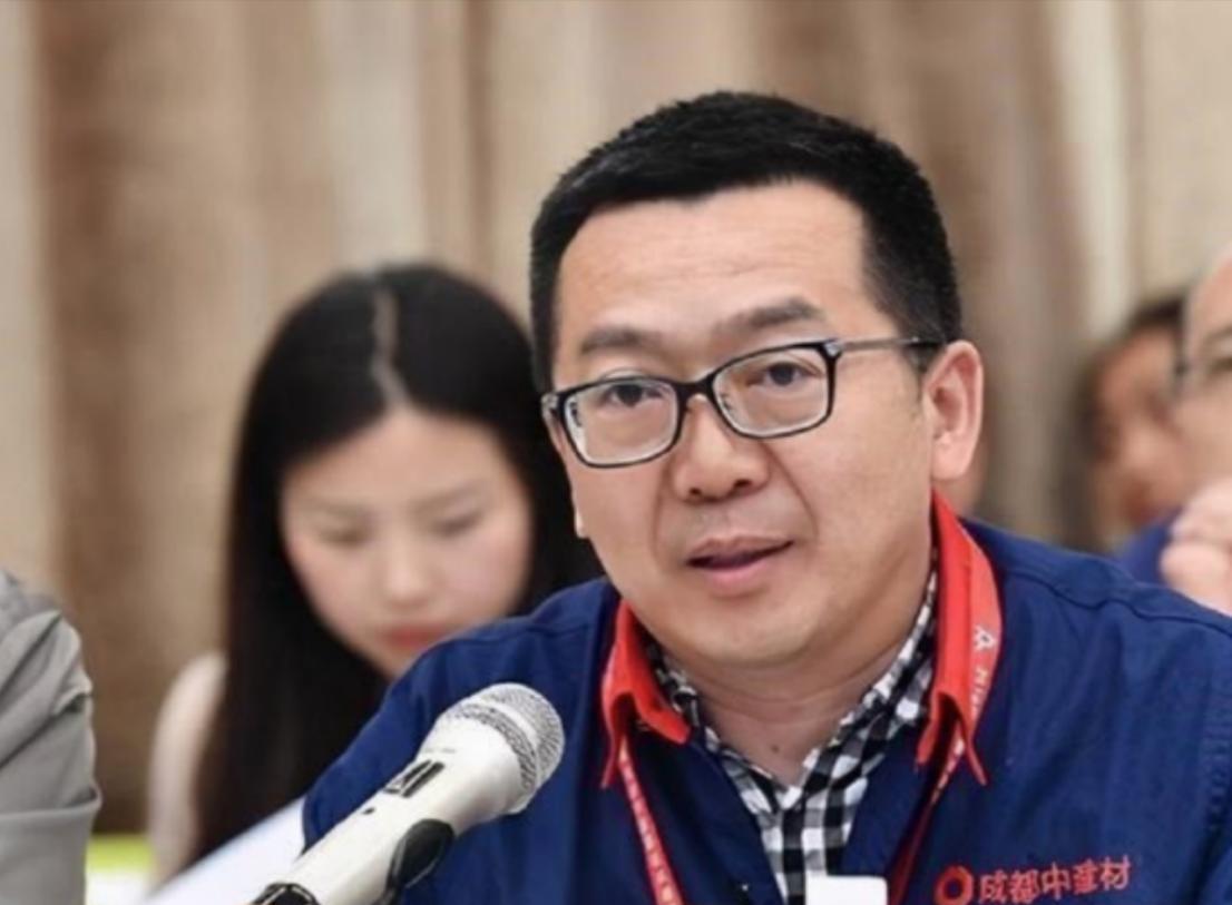 🌞“绝不允许他再回中国！”2010年，中国科学家潘锦功制造出发电玻璃，希望