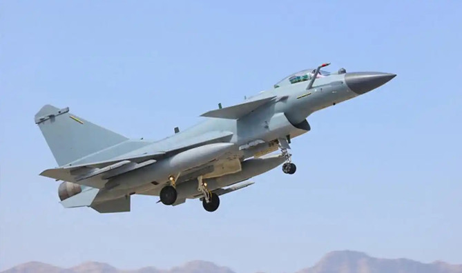 整个伊朗海军全军覆没！唯一航母被摧毁画面曝光，德黑兰应为没买歼10后悔！一段由美