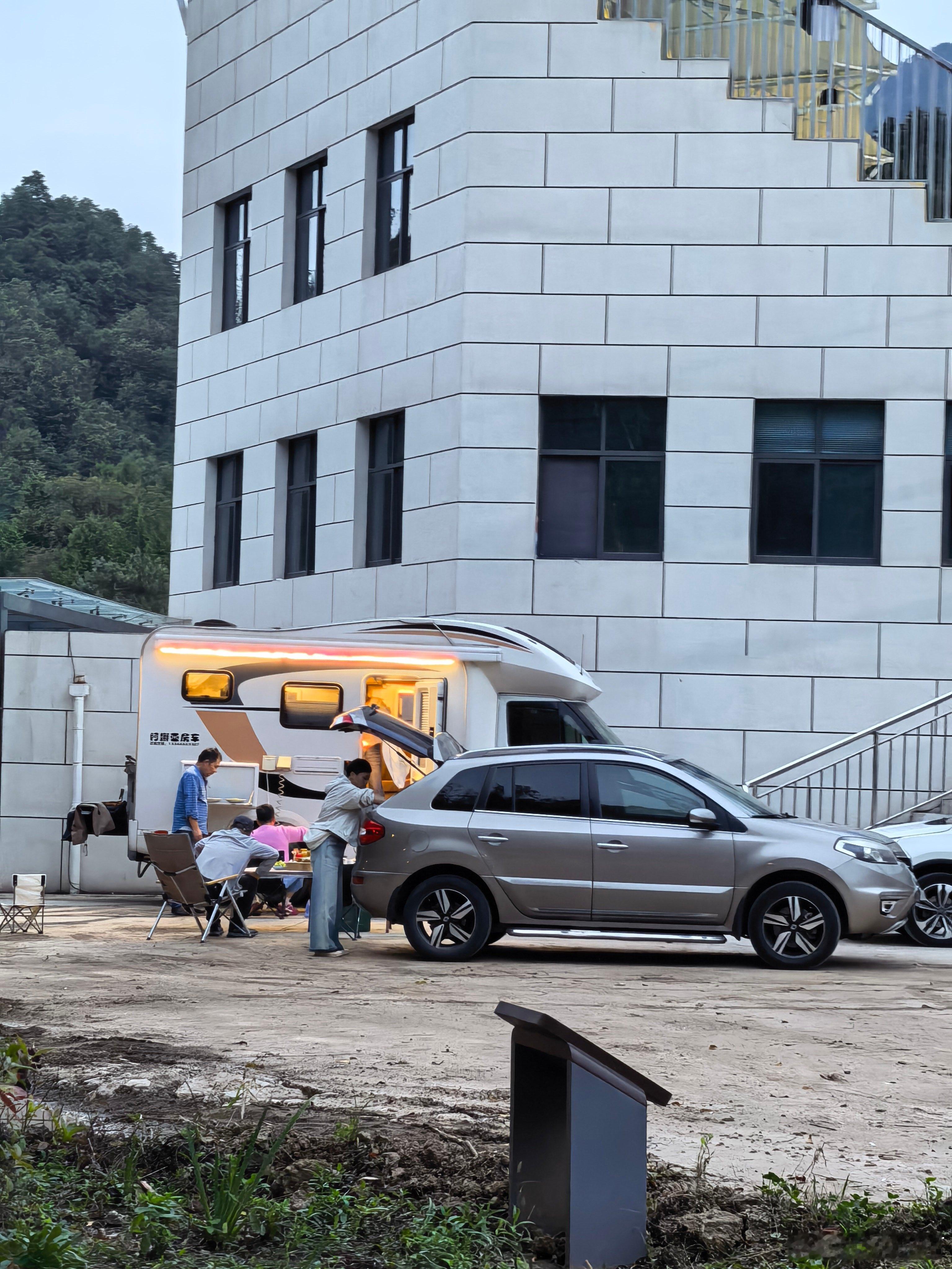 好像确实越来越多的人不住酒店了，毕竟找房间太难了突然发现大家旅游不住酒店了​​