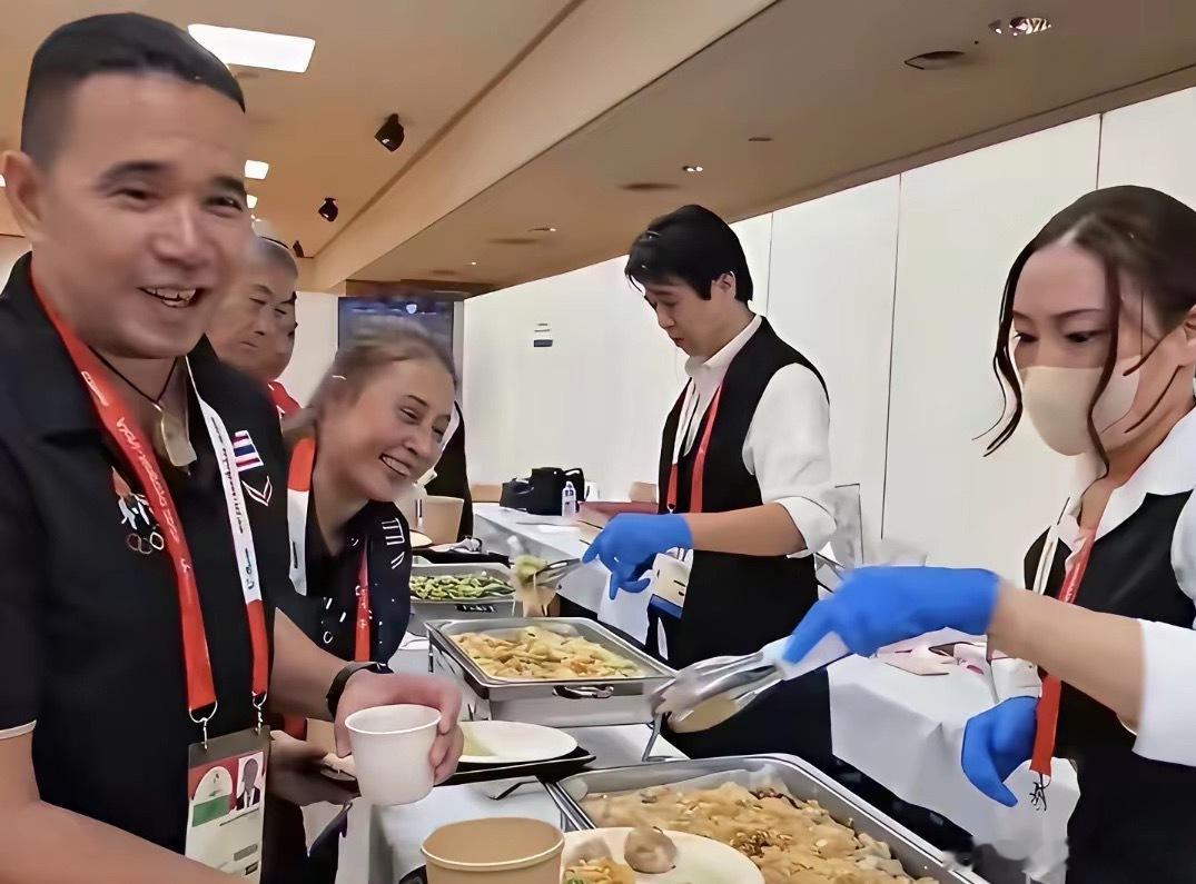 看了这次亚运会的消息，网上有两种截然不同的看法：​1：日本这次举办的亚运会太仓促了，管理混乱，住宿条