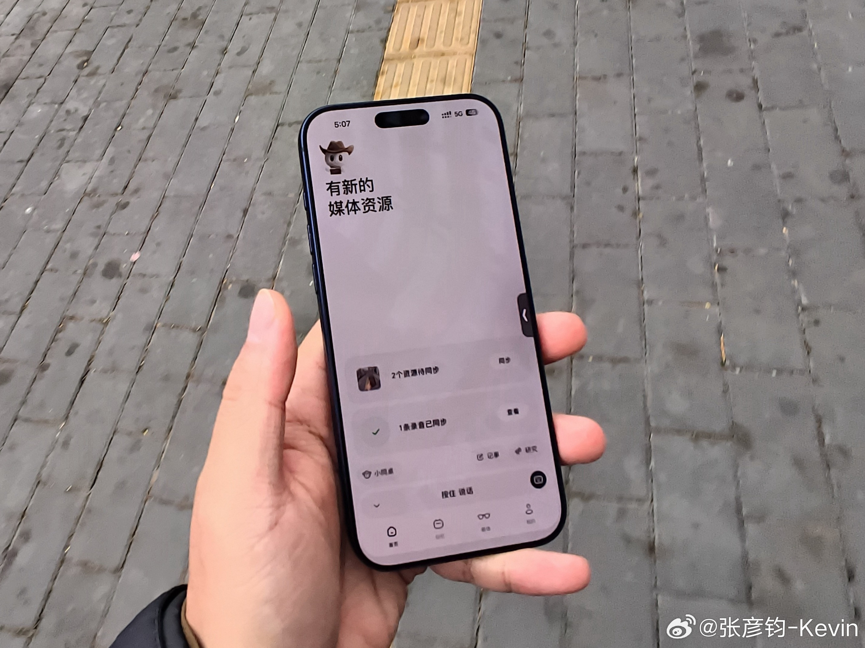 我发现iPhone17ProMax摔地上概率特别高…根本问题在于宽度和弧形