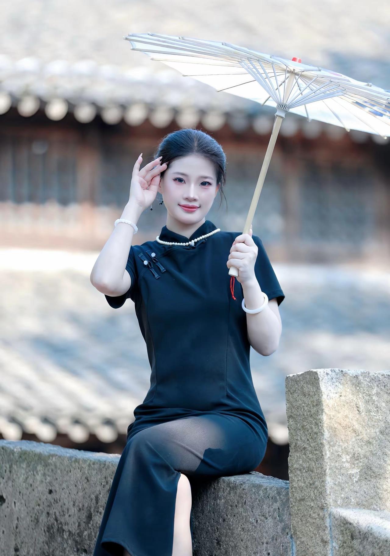 真正有光的人，压的时间越久，绽放的光芒才越灿烂。愿你成为自己的太阳，无需凭借谁的