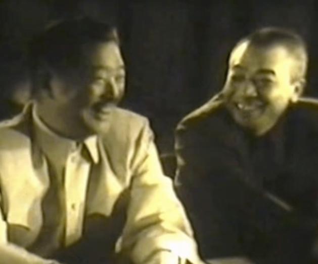 红军三大主力会师后，毛主席问贺龙：部队由谁指挥？贺龙没有犹豫，回答说：统一交