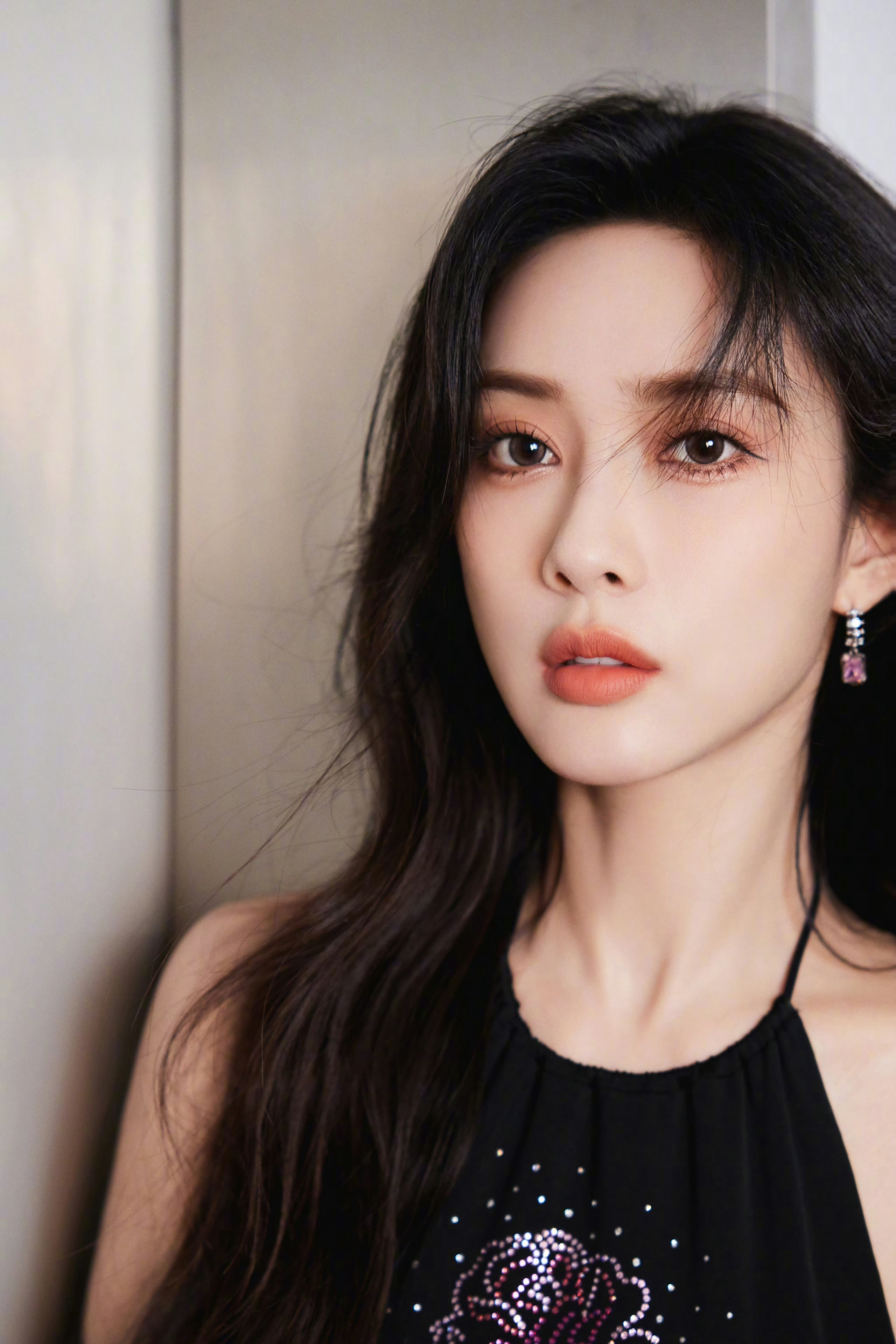 孟子义黑色小肚兜