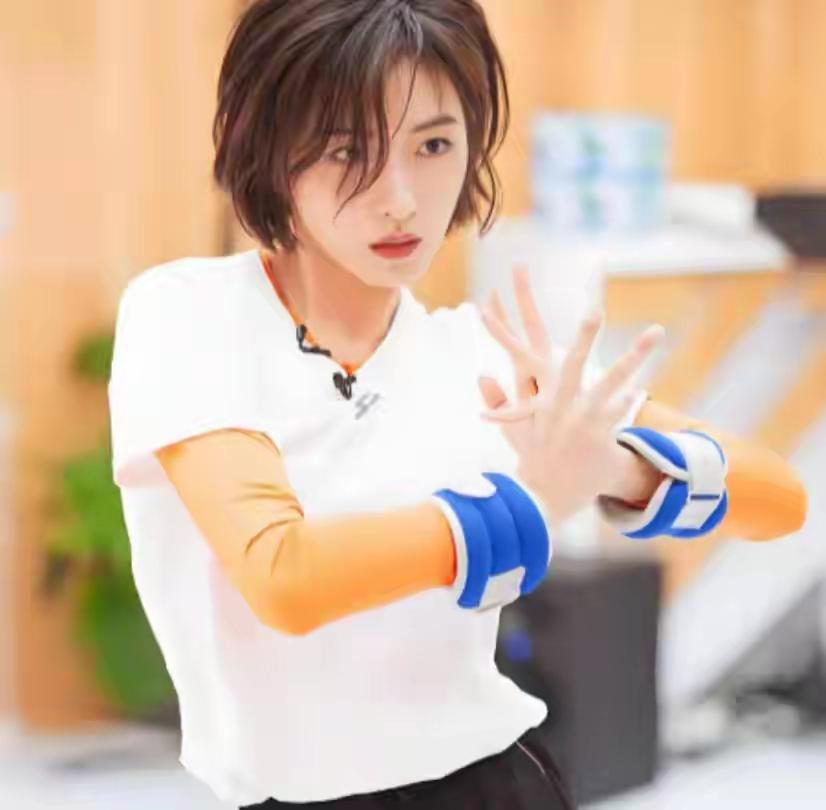 万茜被称作圈内“最干净”的女演员，早年曾7次拒绝导演的不合理要求，因此遭排挤、戏