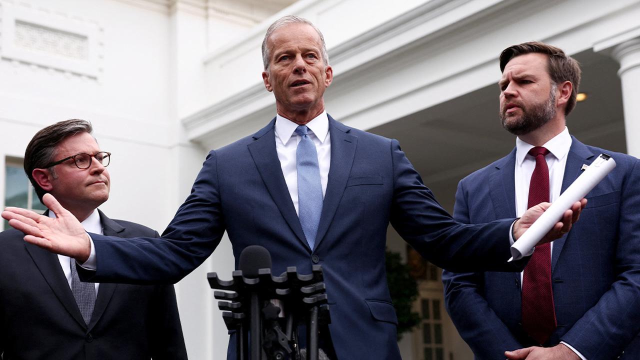 🇺🇸民主党投入巨资进行宣传，指责共和党政府关门了，戏剧却开放了。民主党刚
