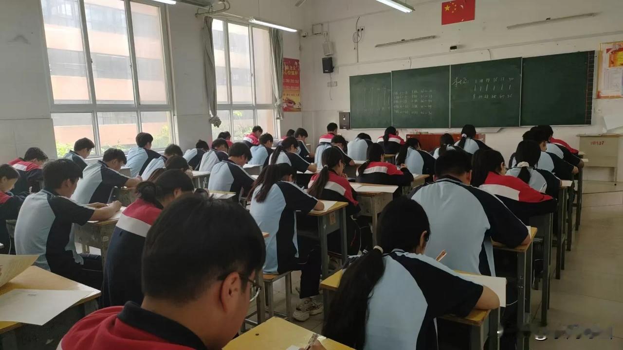 高中我发现高二掉队的孩子，其父母都存在一个通病。高一期末考试成绩公布之后，父母