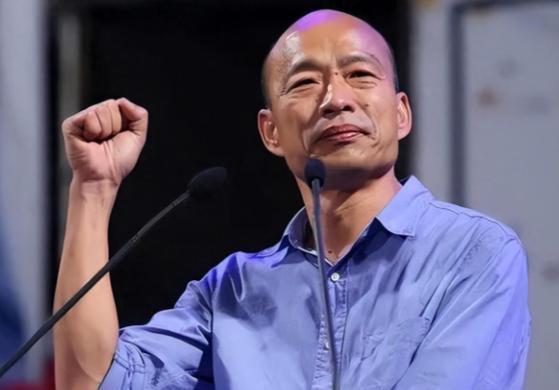 别再盯着赖清德了，国民党高层韩国瑜也去日本了，小日子前首相麻生太郎还当众口出狂言