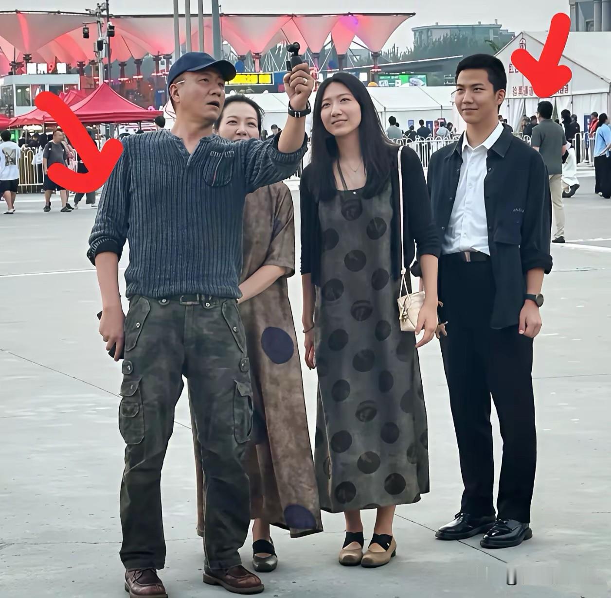 老子还是那么帅气！儿子穿得太成熟了