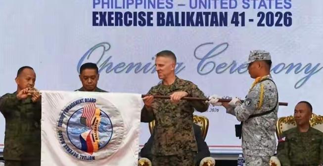 太给面子了！美菲联合军演，解放军在南海集结“灭国舰队”美国和菲律宾进行的联合