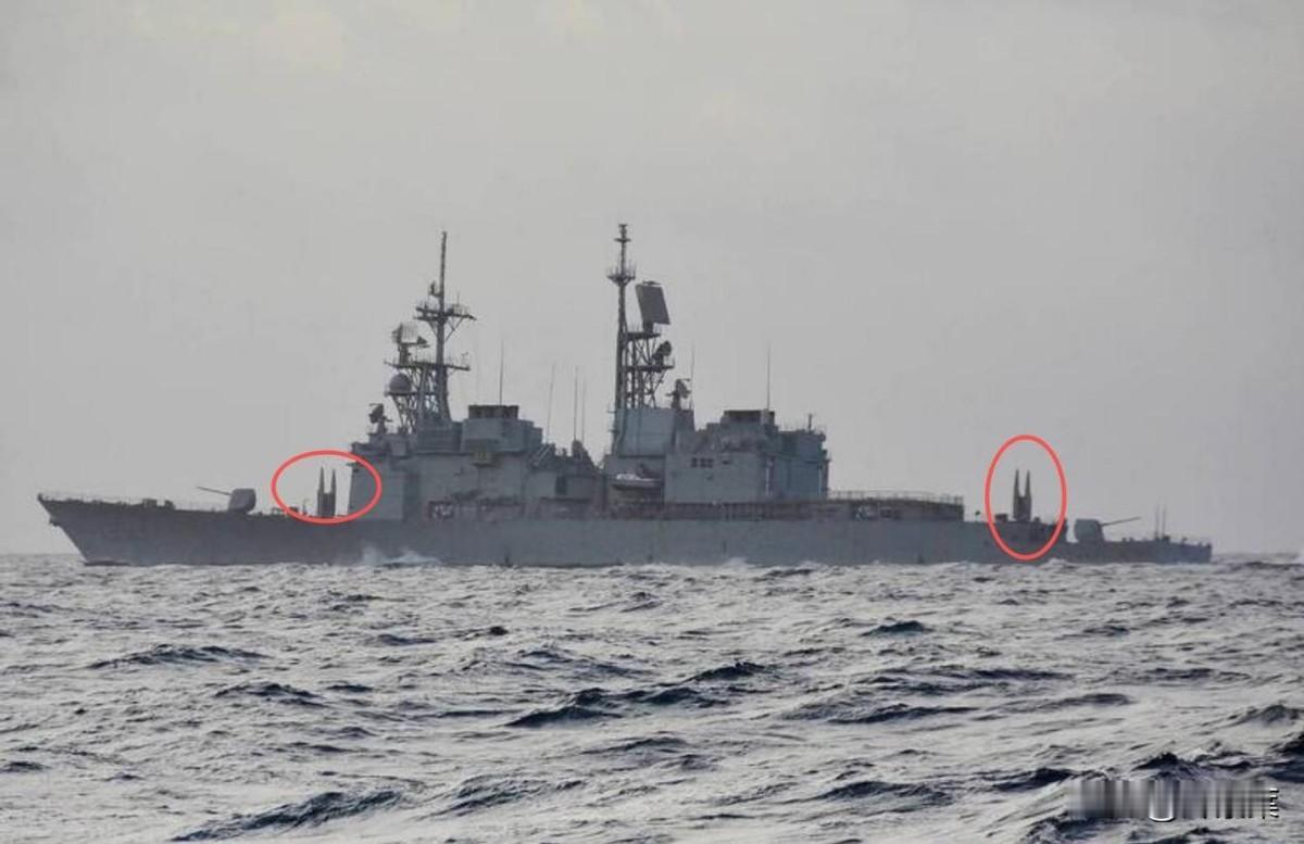 台：把路让开！中：凭啥？台：你挡着我那只“海鲲”练潜水了。中：这么大的海